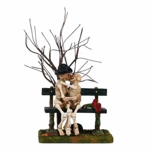 Department 56 - Halloween Village>Tannenbaum Holiday Shop Halloween Village - Kiss Of Death