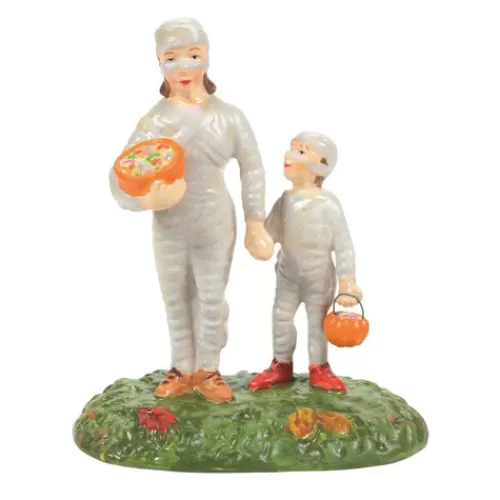 Department 56 - Halloween Village>Tannenbaum Holiday Shop Mommy Treats