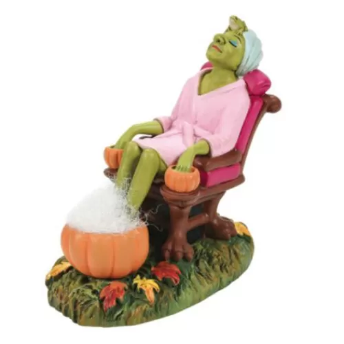 Department 56 - Halloween Village>Tannenbaum Holiday Shop R&R Before The Witching Hour