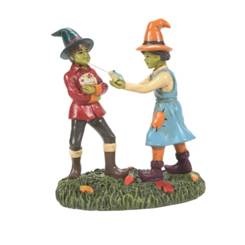 Department 56 - Halloween Village>Tannenbaum Holiday Shop The Squirting Frog Trick